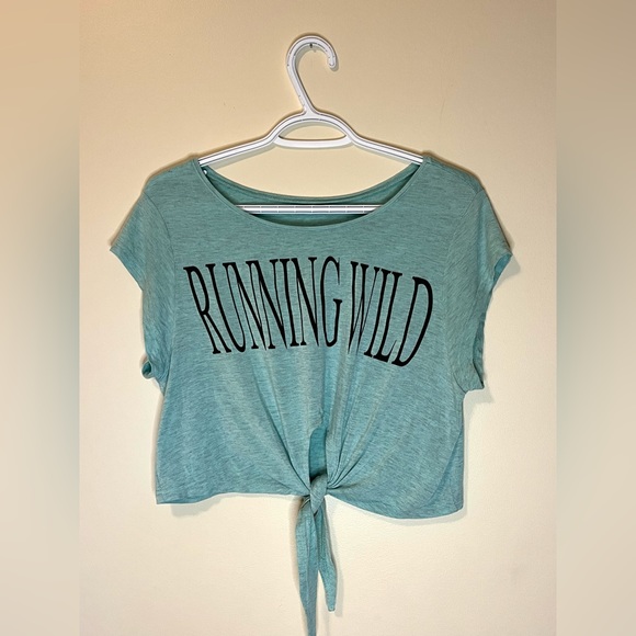 💕TOO CUTE💕 CROP TOP T-SHIRT.  Excellent pre-loved condition.  No flaws - Picture 1 of 3